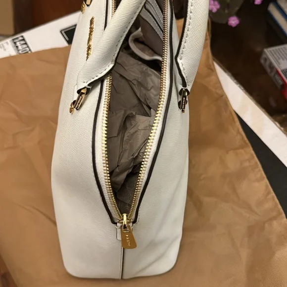 MIcHAEL KORS BEAUTIFUL WHITE BAG - Picture 4 of 5